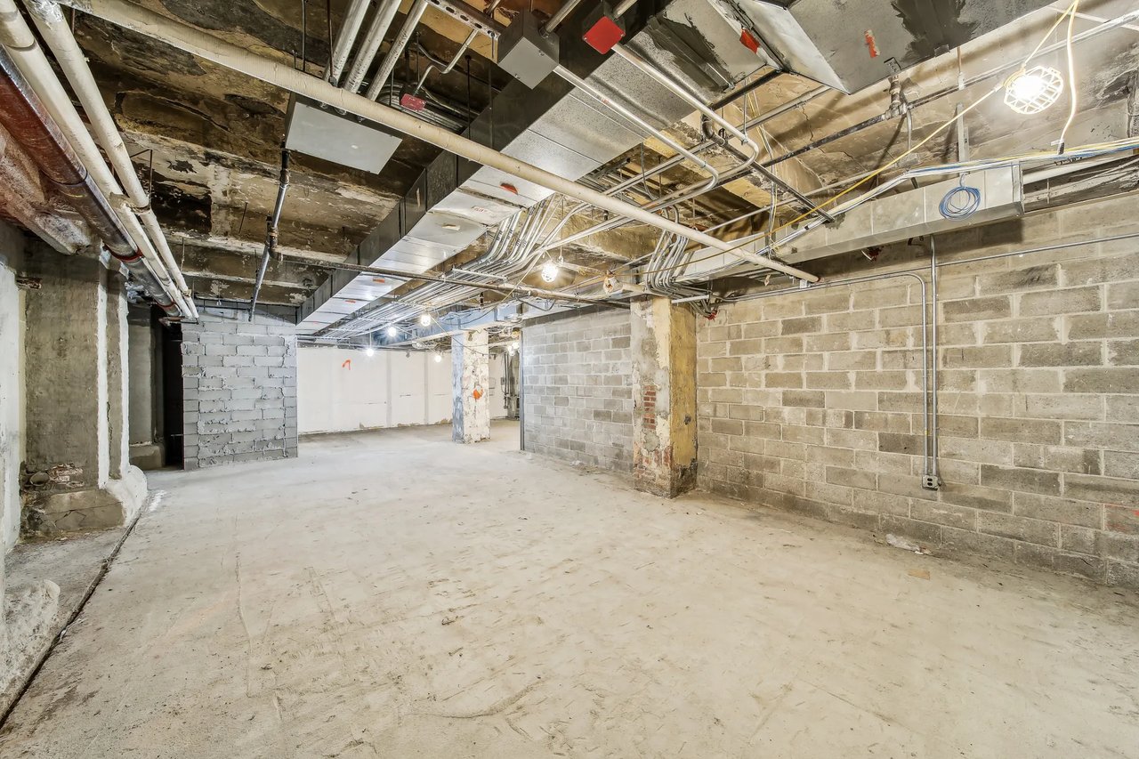 129 Lafayette Street #COM