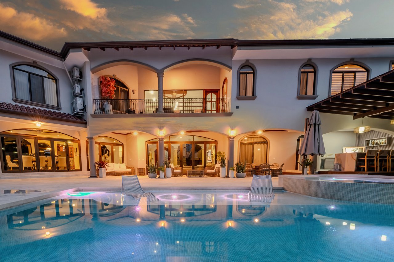 Luxury Home with Pool, Bar Area & Resort-Level Amenities | 5br, 4ba in Perez Zeledon 