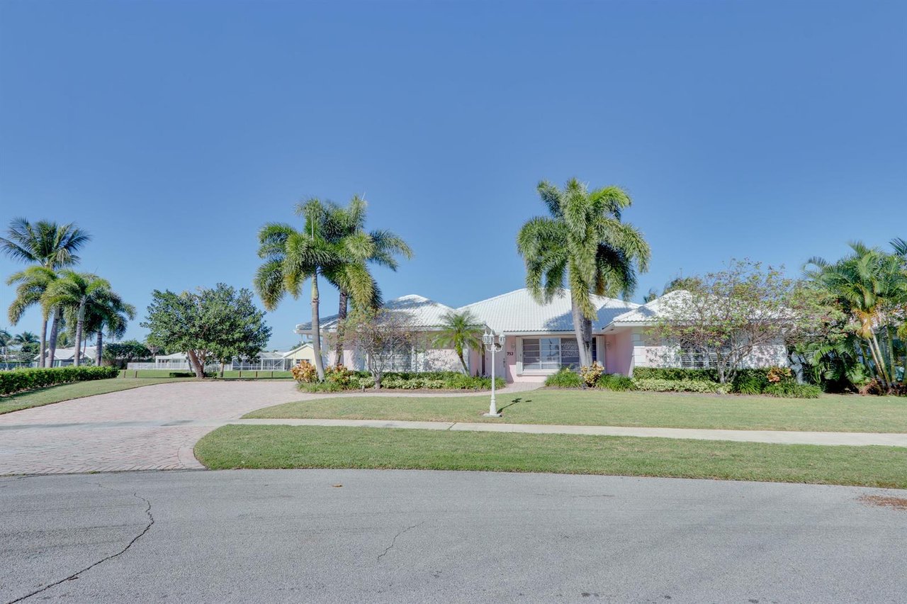 753 Bayberry Ter, 