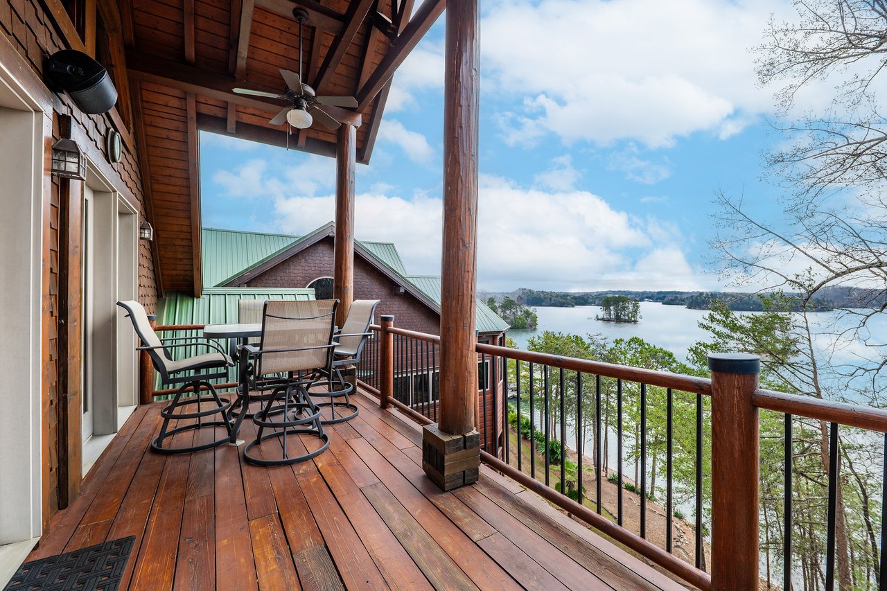 3406 Thunder Point