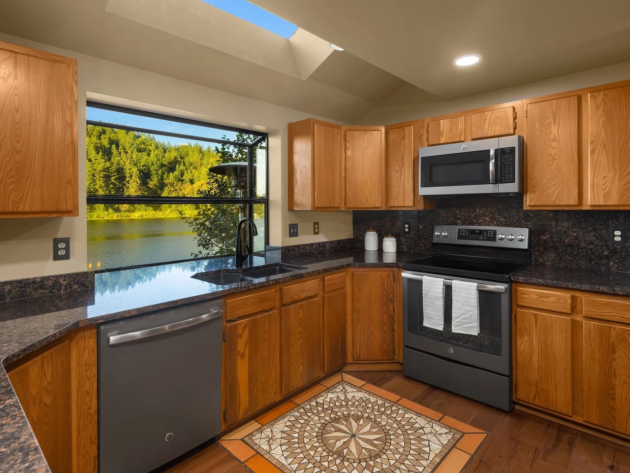 18404 W Lake Desire Dr SE