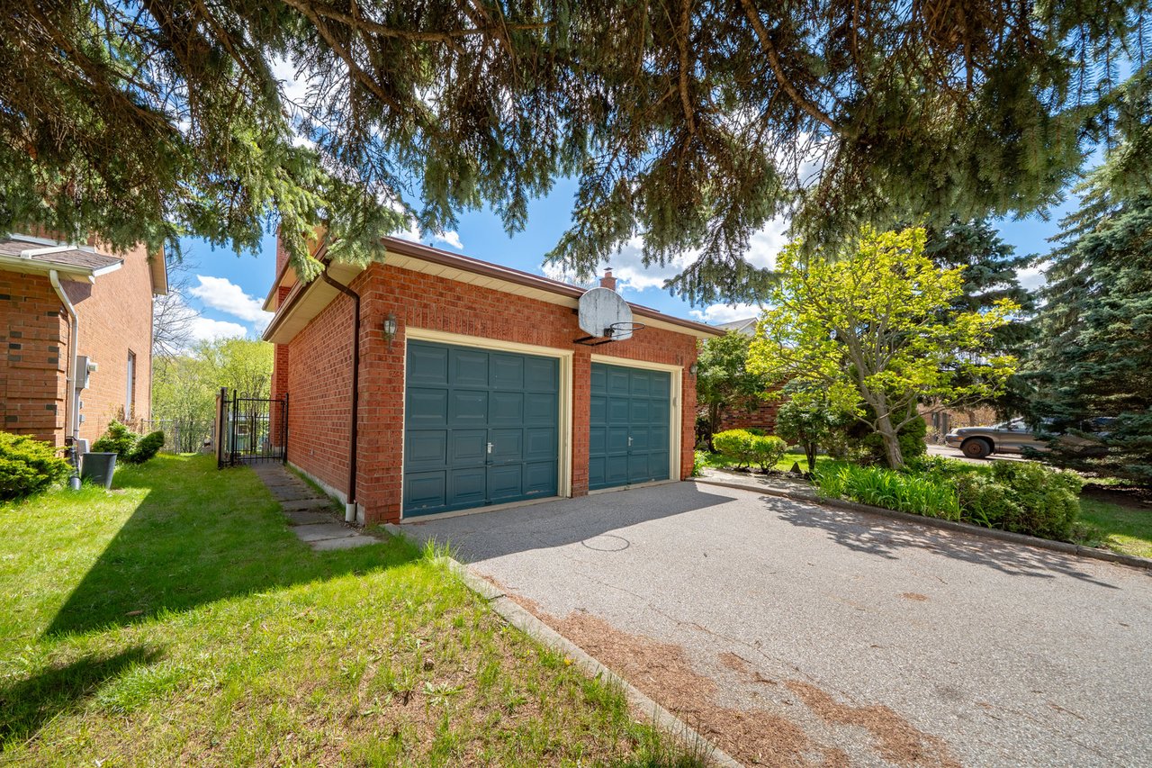51 Sanderson Crescent