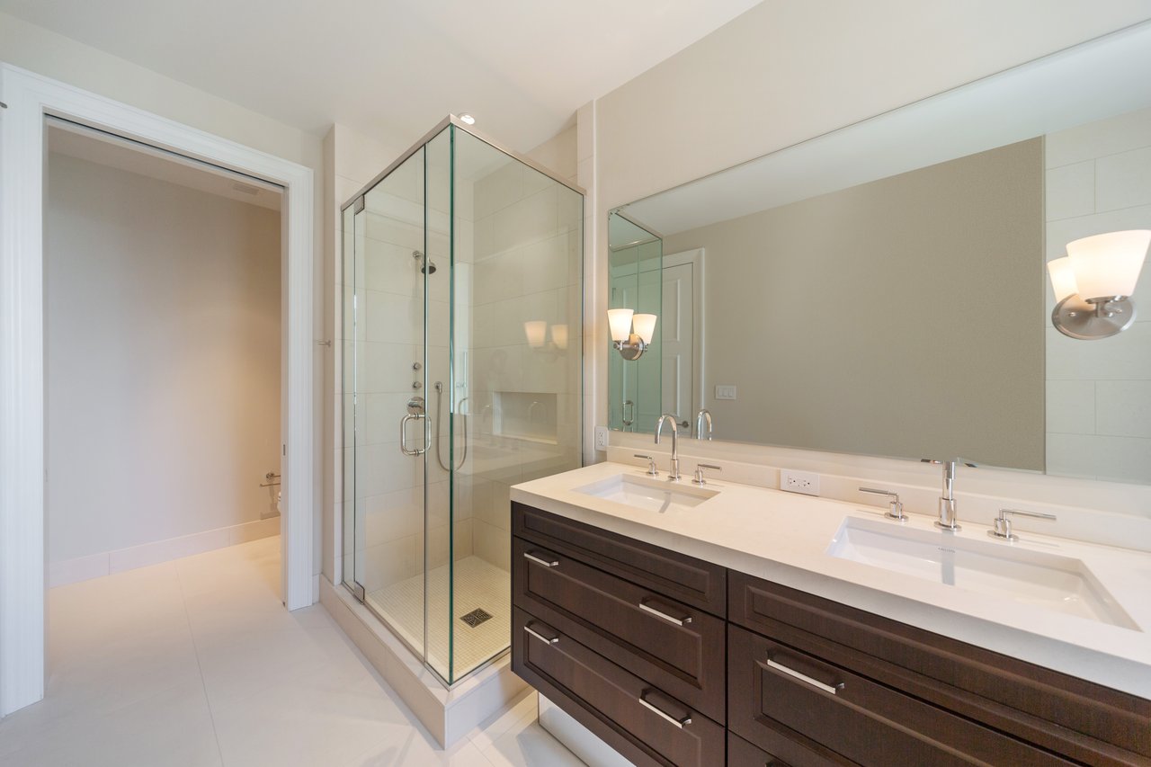 118 E Erie St Unit 28E