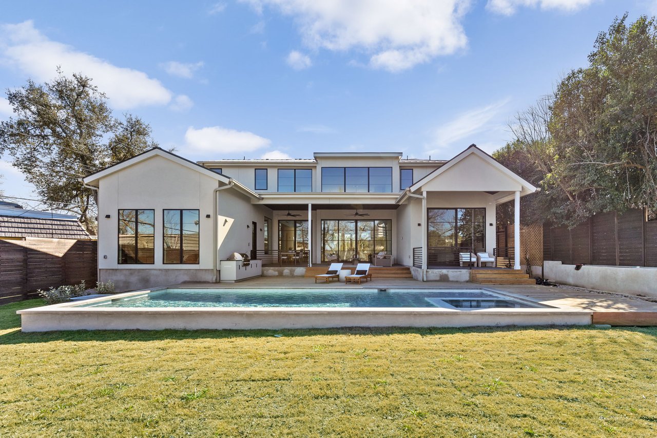 Forest Hills Residence