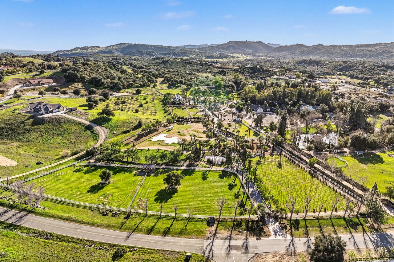 40801 Avenida La Cresta