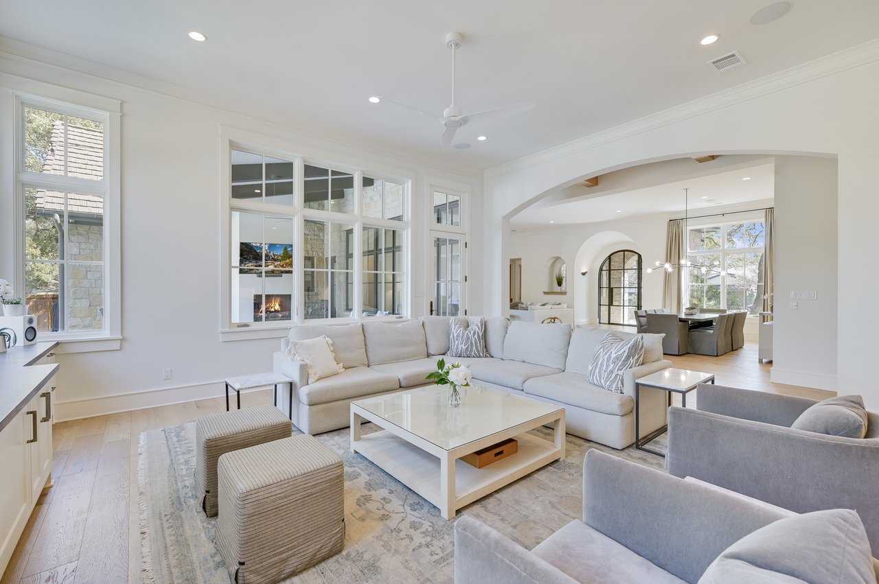 4907 Rollingwood Drive