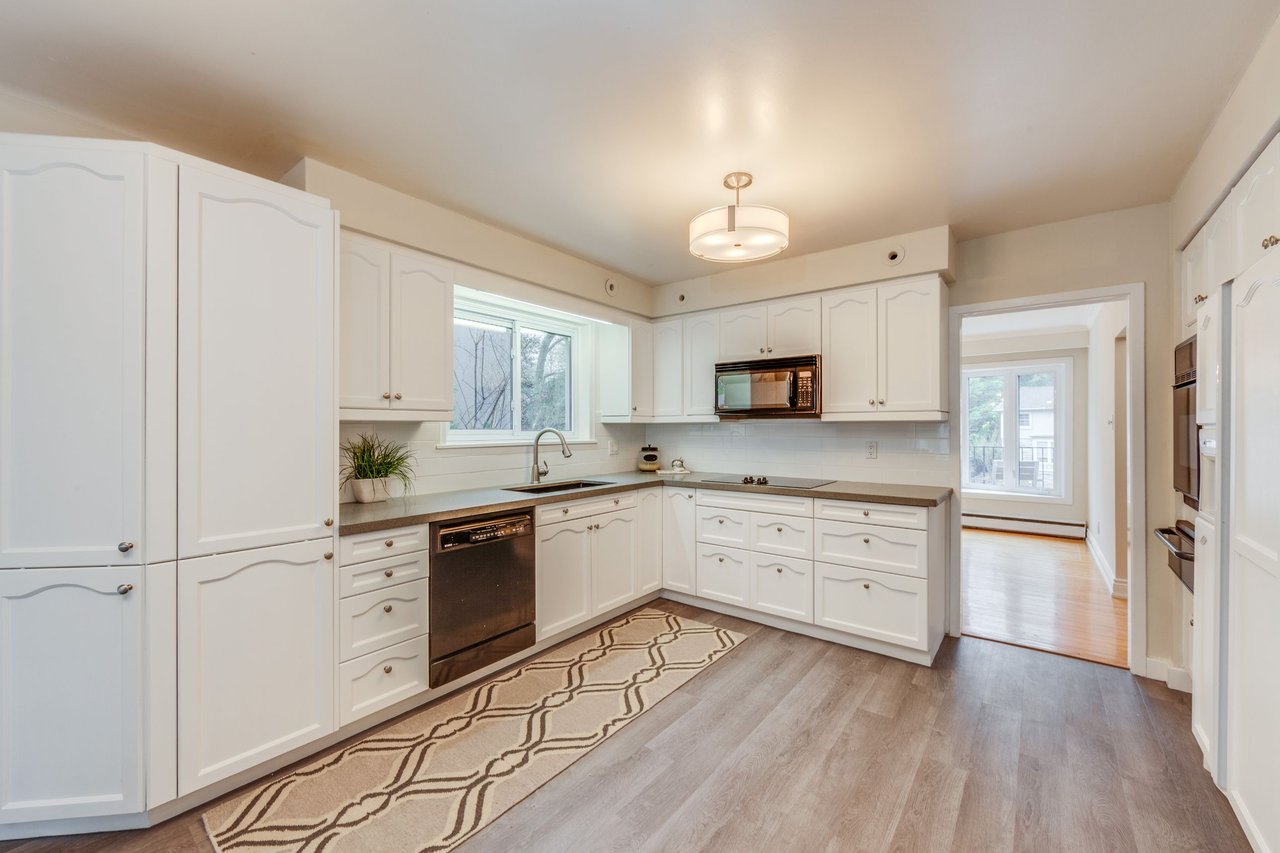 29 Fallingbrook Dr