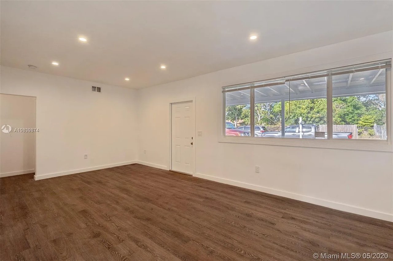 828 NW 14th Way
