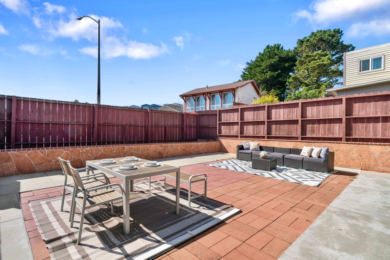 964 Gellert Blvd