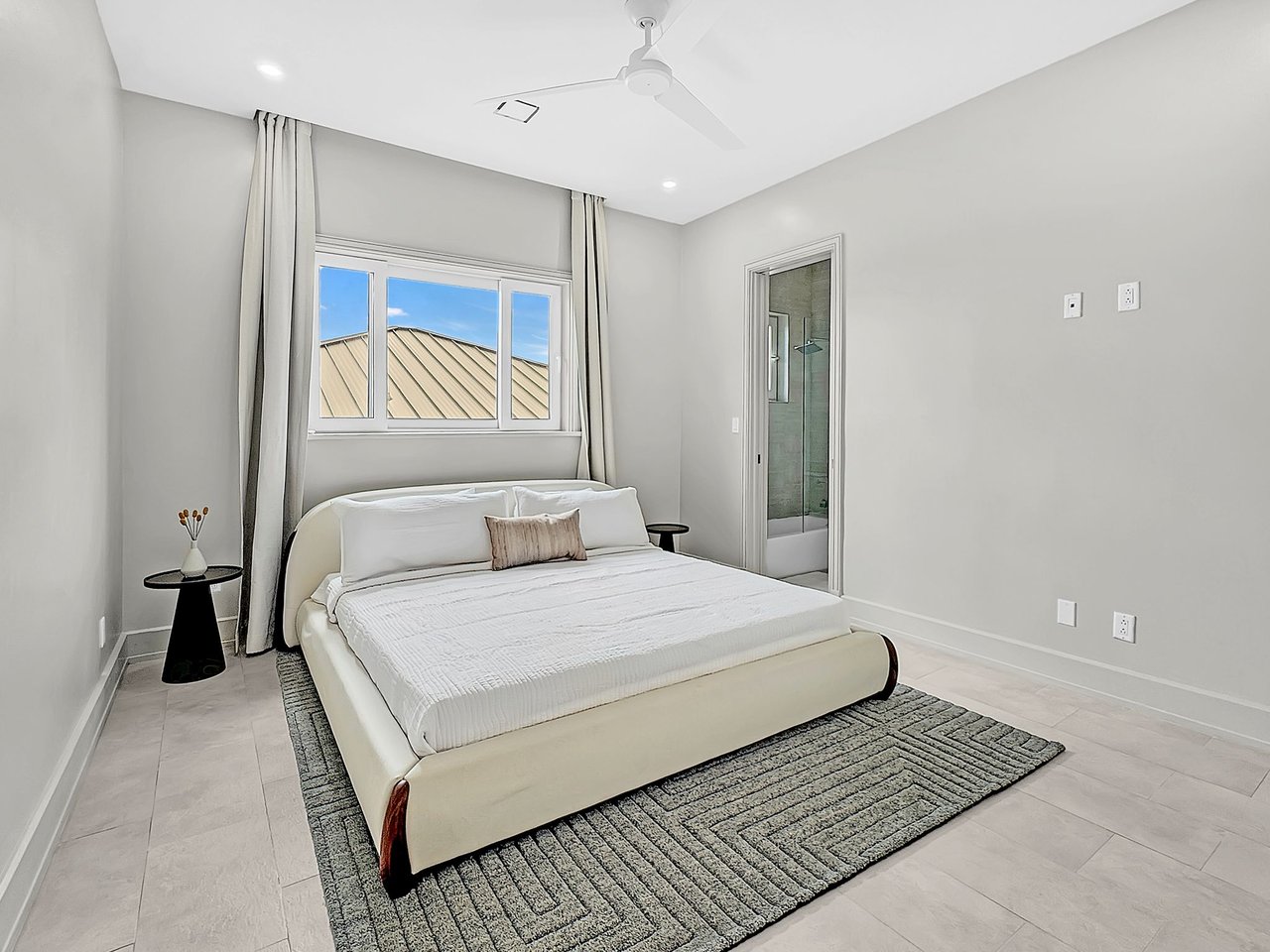 15 Balmoral, Sanford Drive