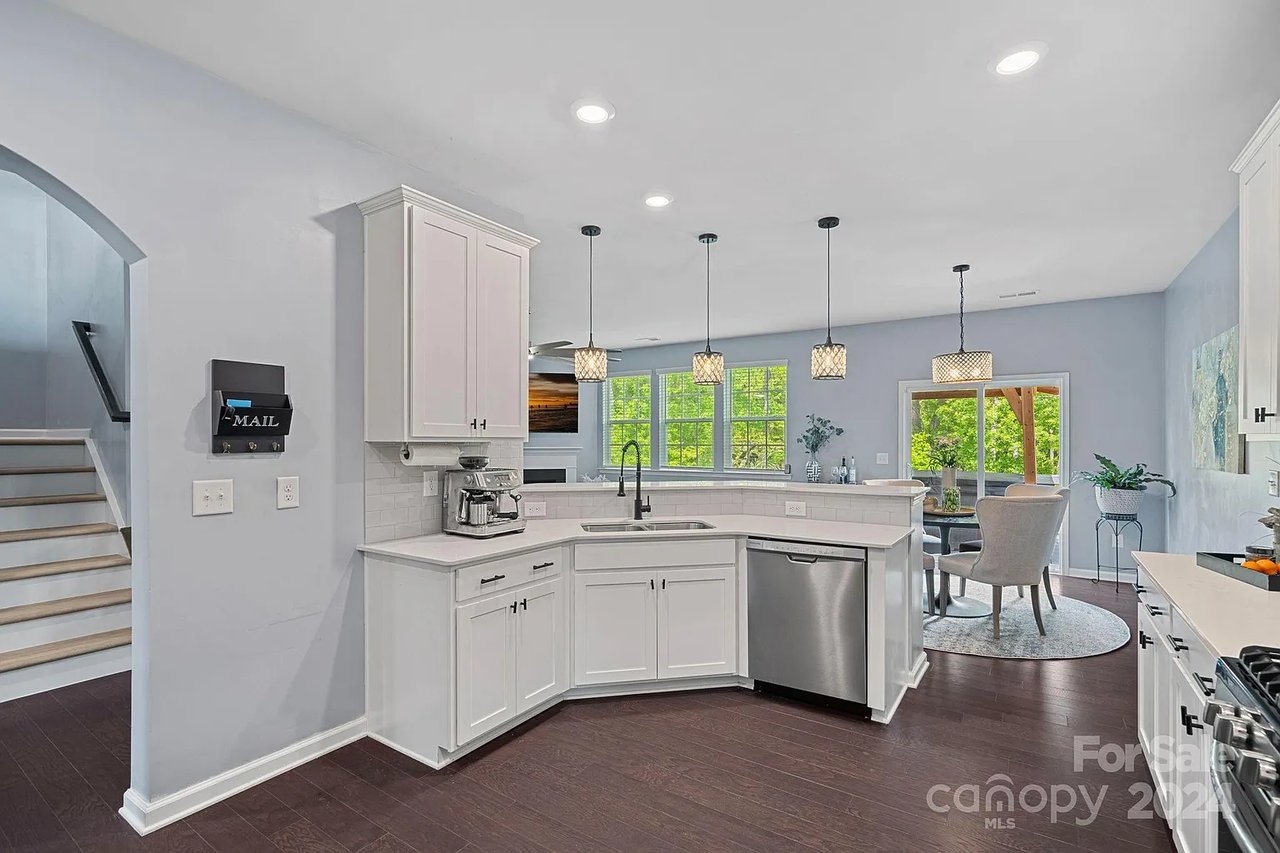 916 Pecan Tree Ln