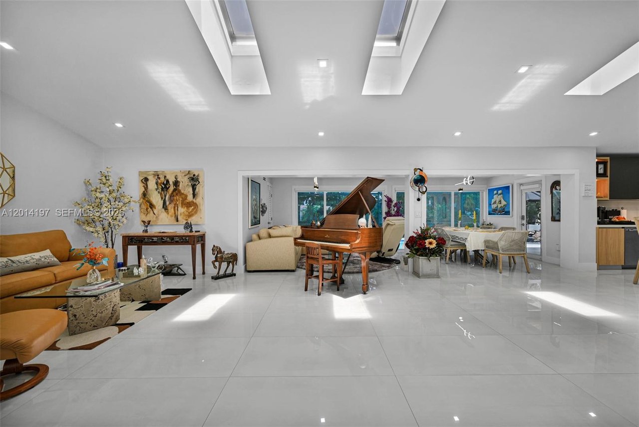630-deer-creek-briarwood-deerfield-beach-fl-home-for-sale-living-area