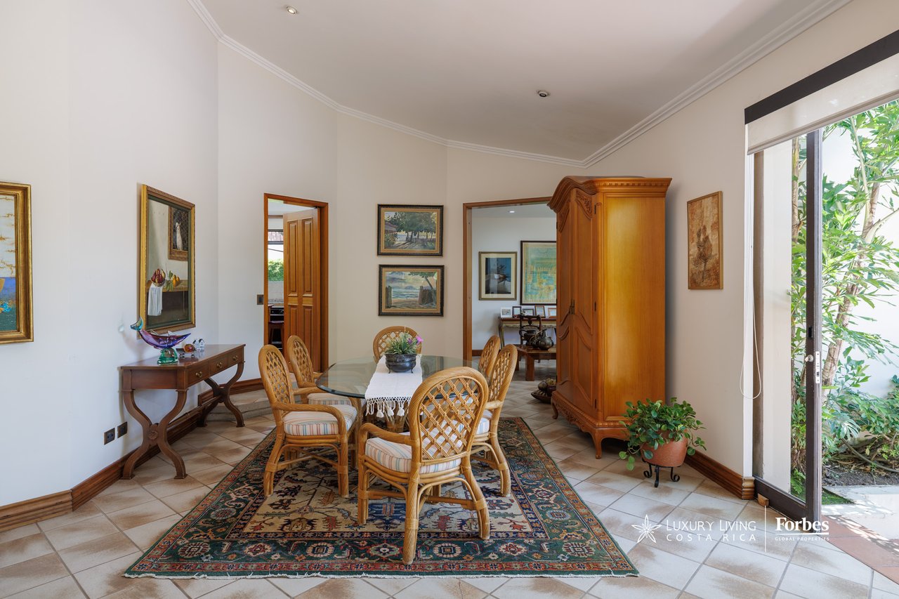 21575 - One level home with almost 3,000sqm of land in Bosques de Lindora