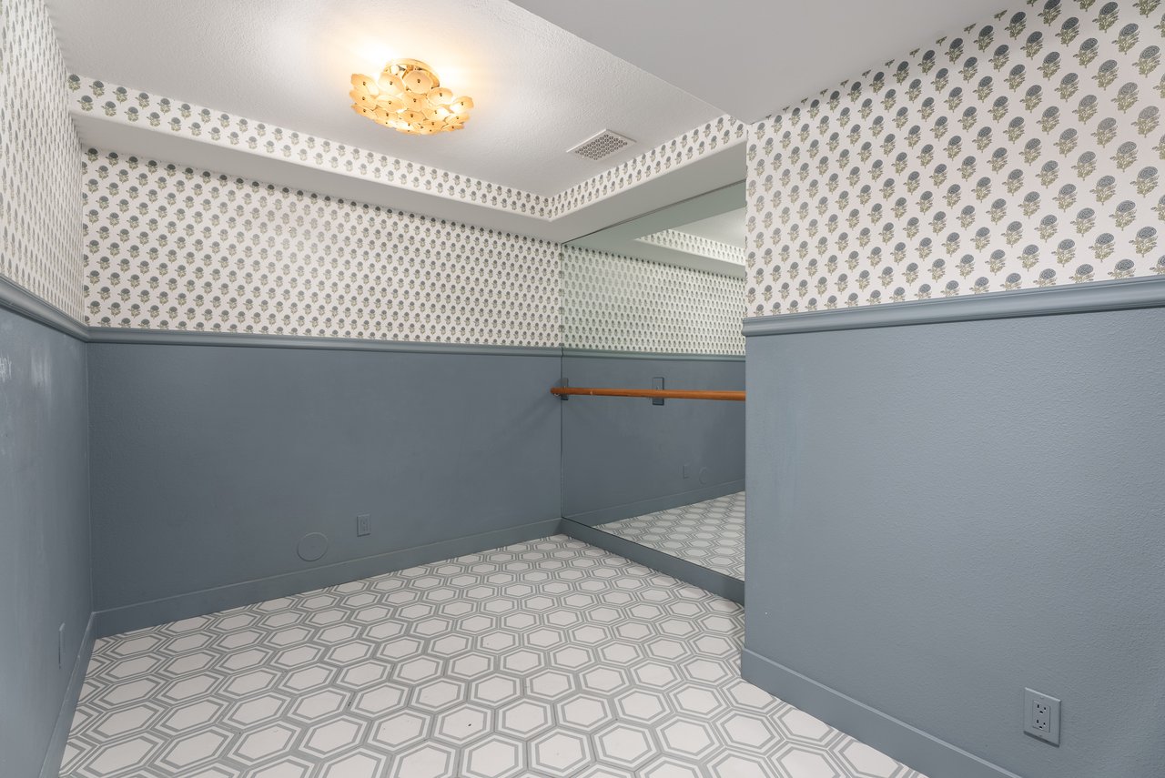 2582 Bungalow Place 70