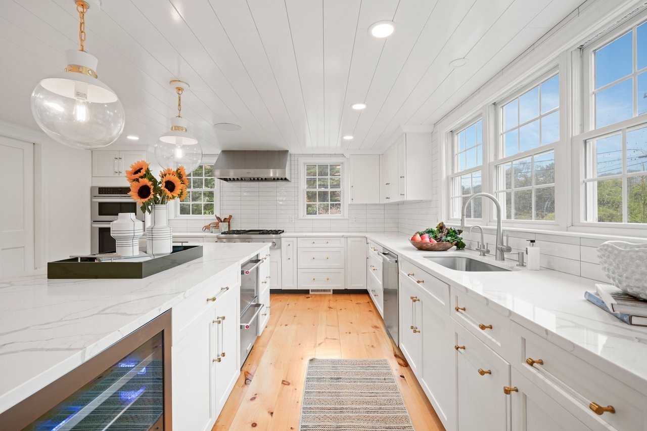 935 Old Queen Anne Rd