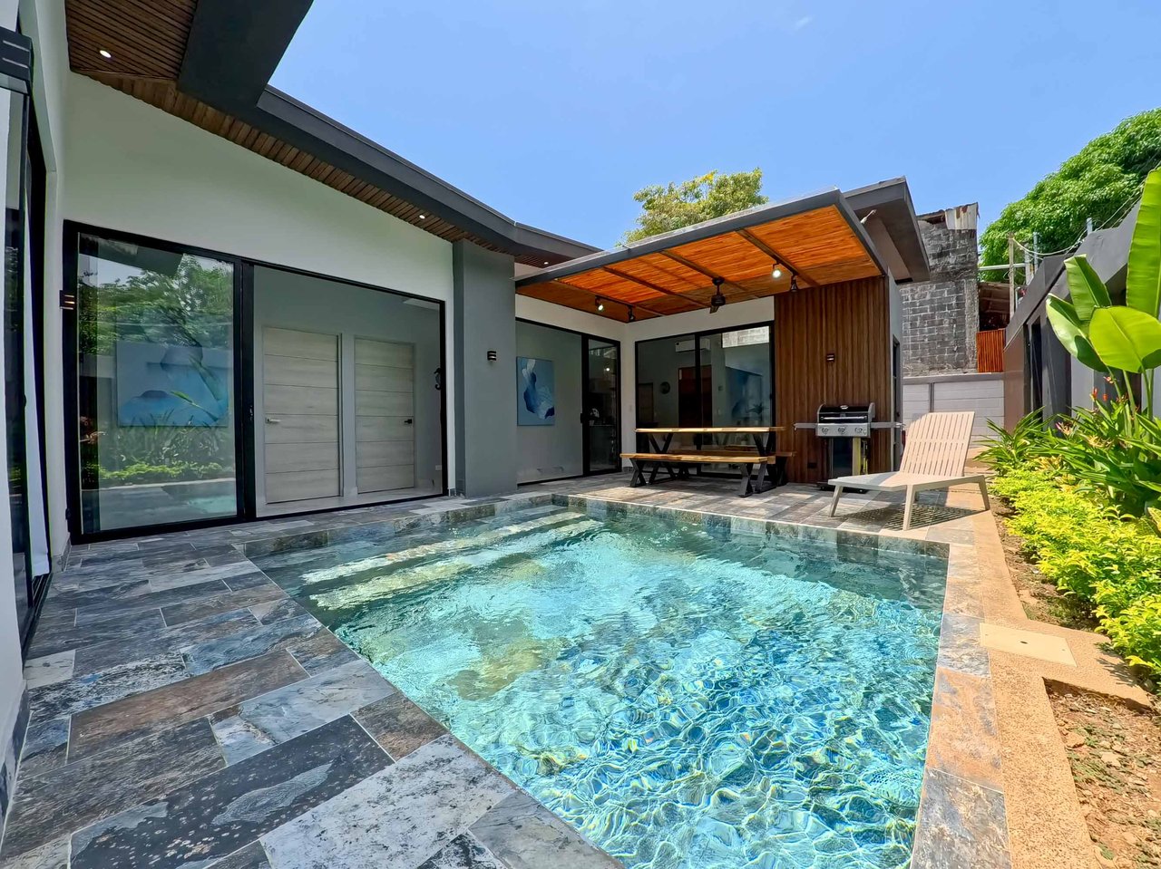 Great Location Brand New Pool House