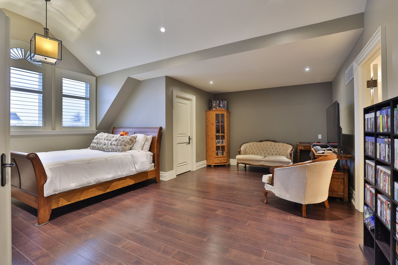 390 Seaton Drive, Oakville