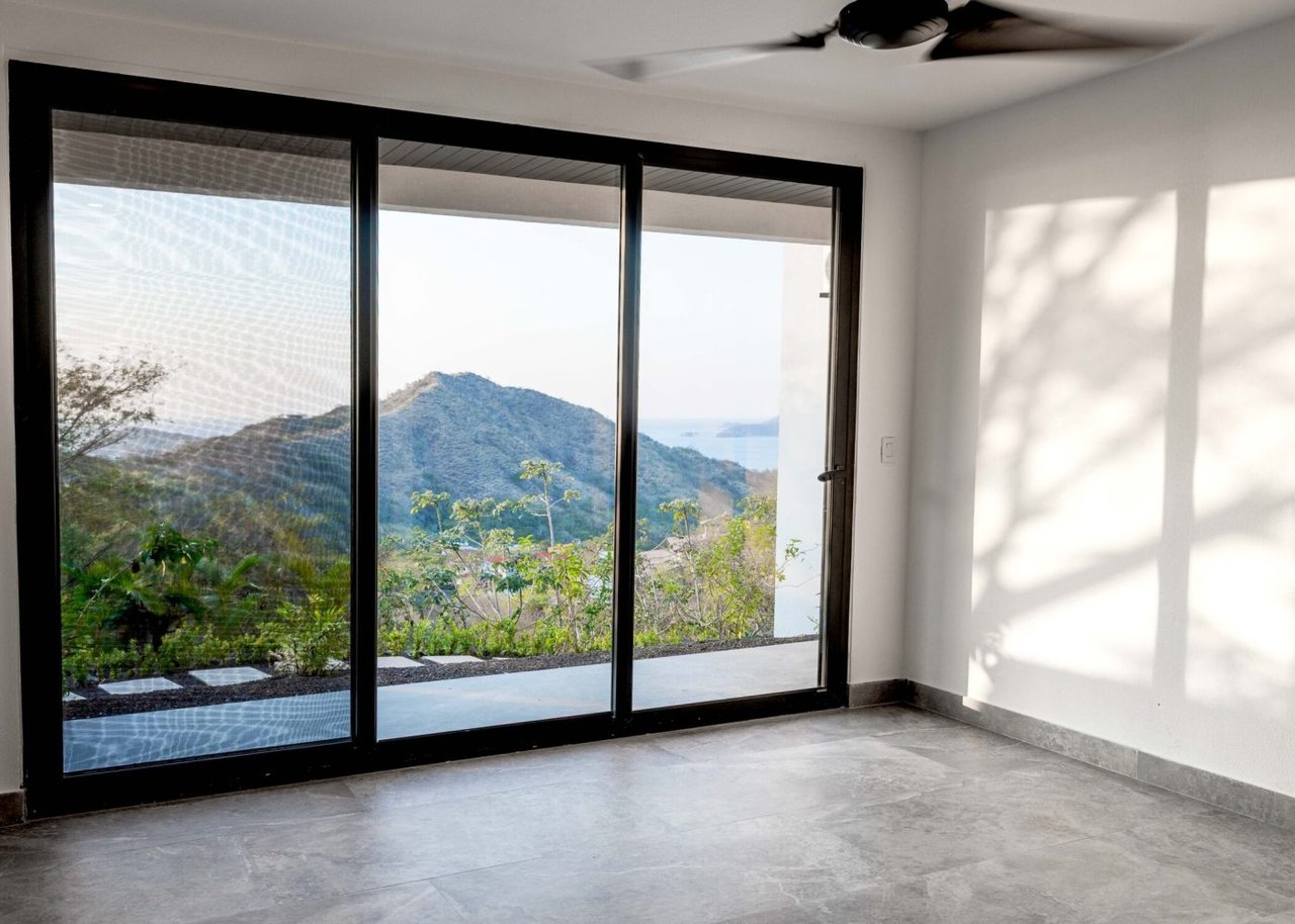 Luxury Living with Panoramic Ocean Views