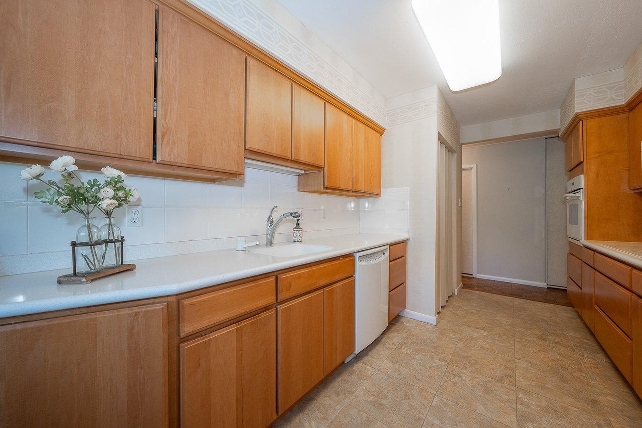 Easy Living on the Main Line!