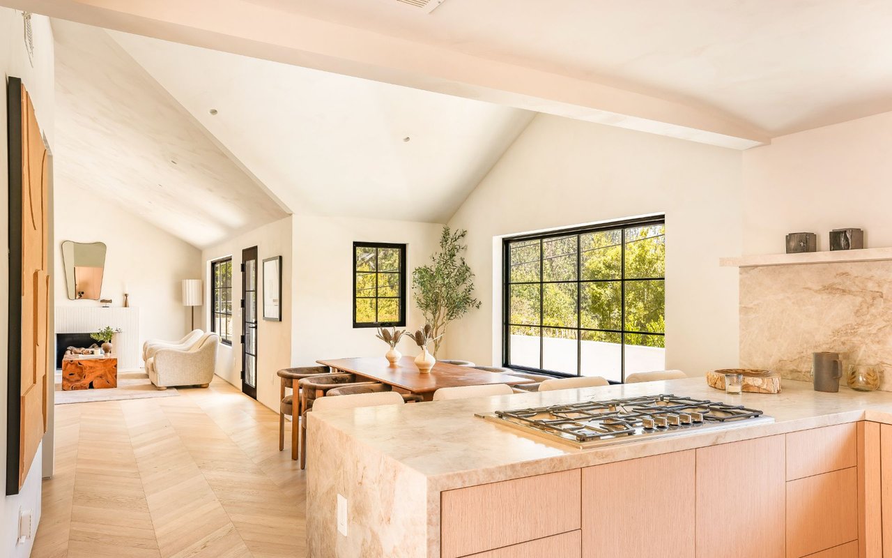 8353 Sunset View Dr