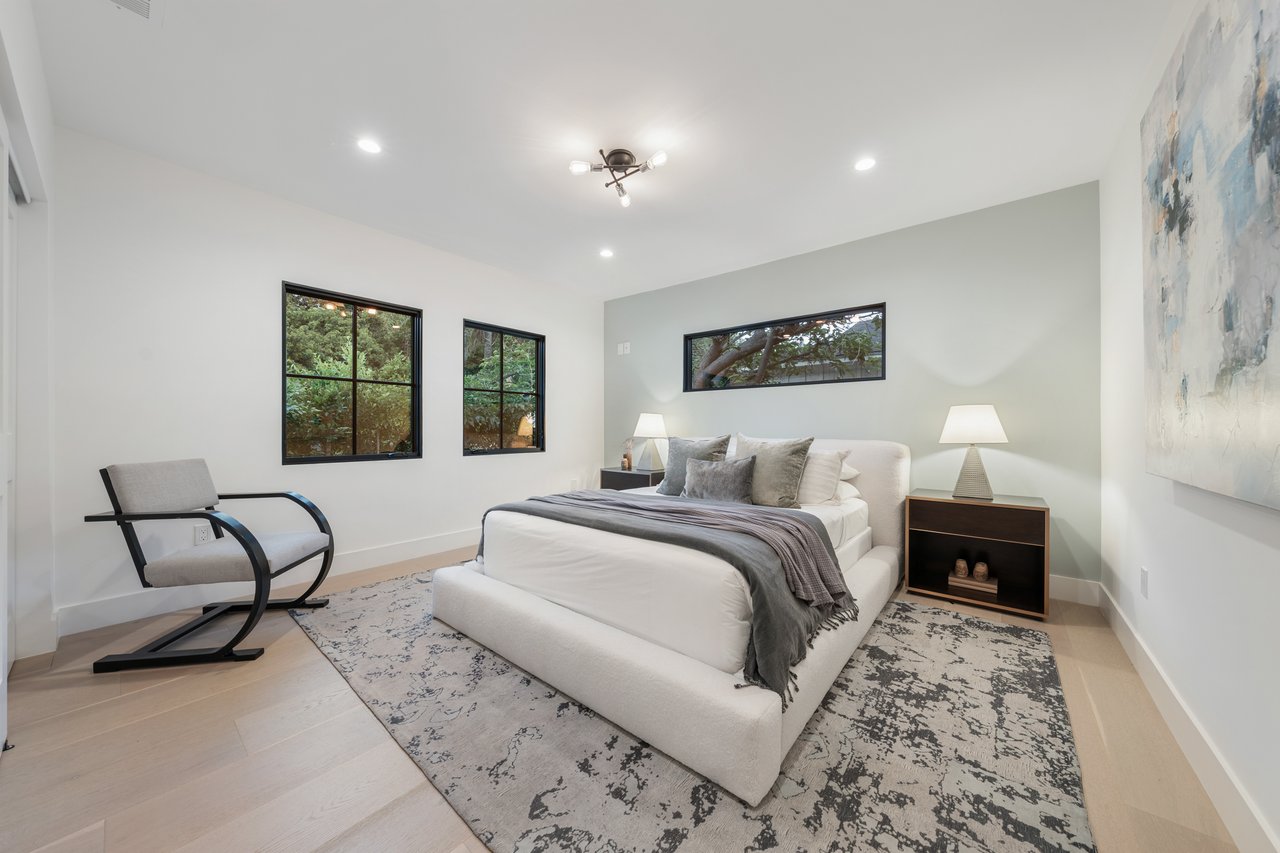 3721 Woodcliff Avenue, Sherman Oaks