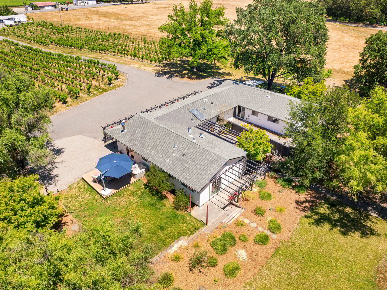 725 Lytton Station