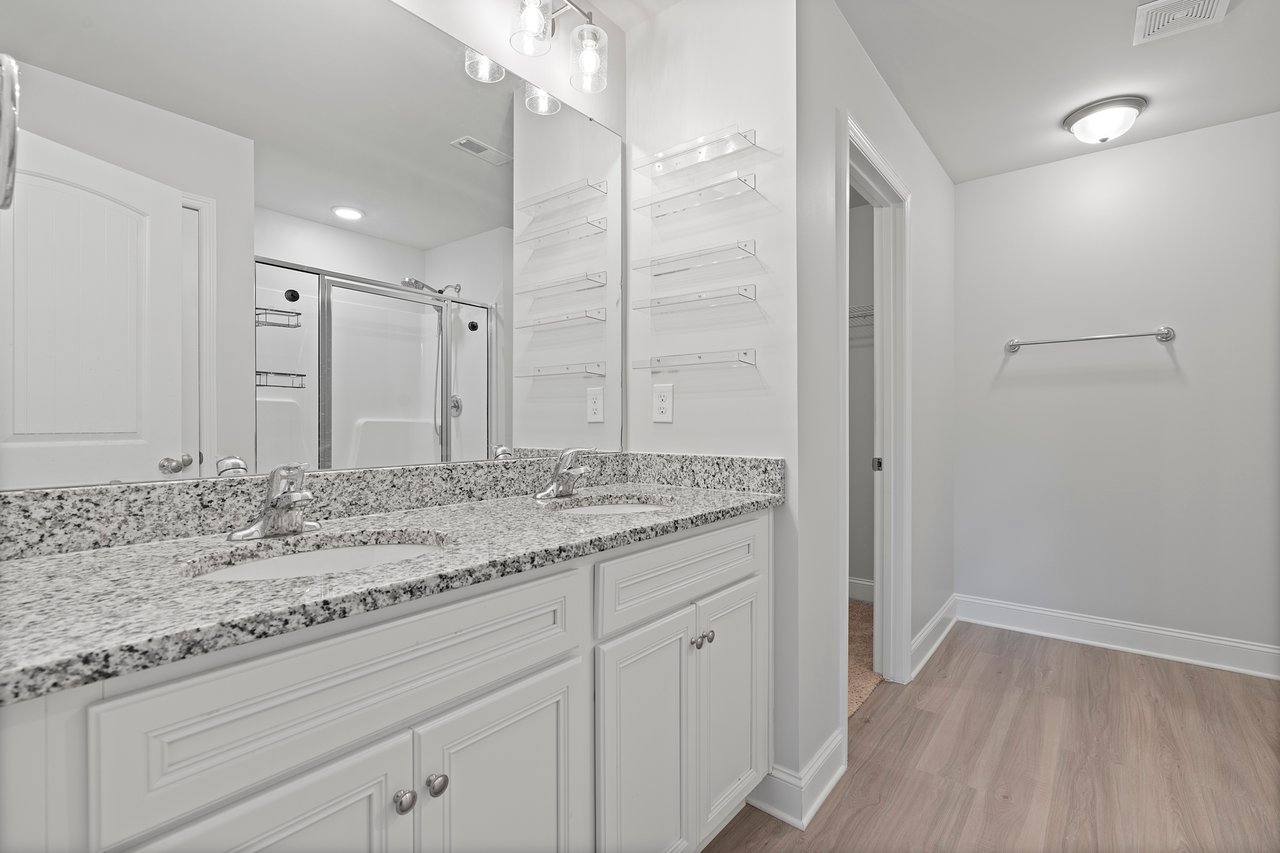 Modern Luxury Meets Spacious Comfort – 5BR/3BA Home