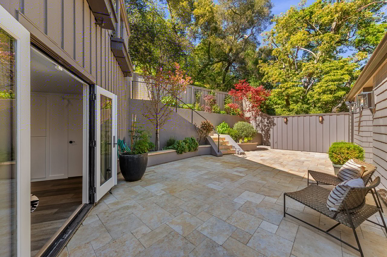 Chic and Stylish on Belvedere Island