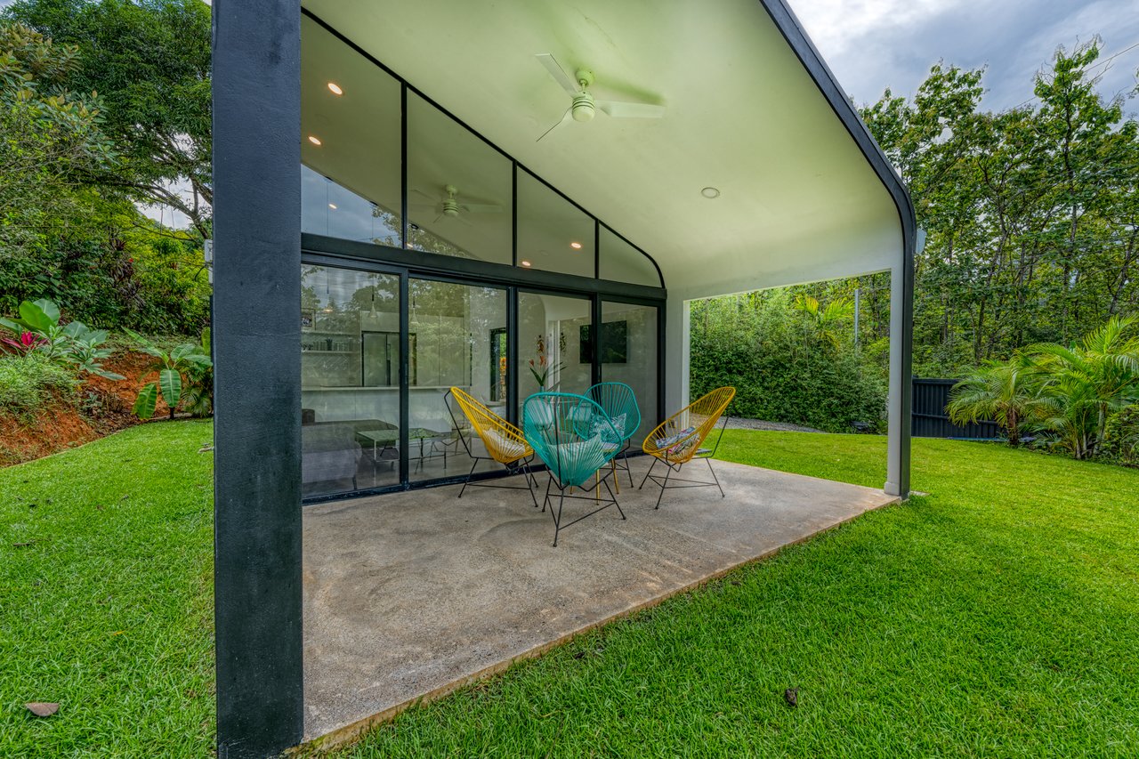 Modern Eco Villa in Central Uvita Only 5 Minutes from Surf Beach