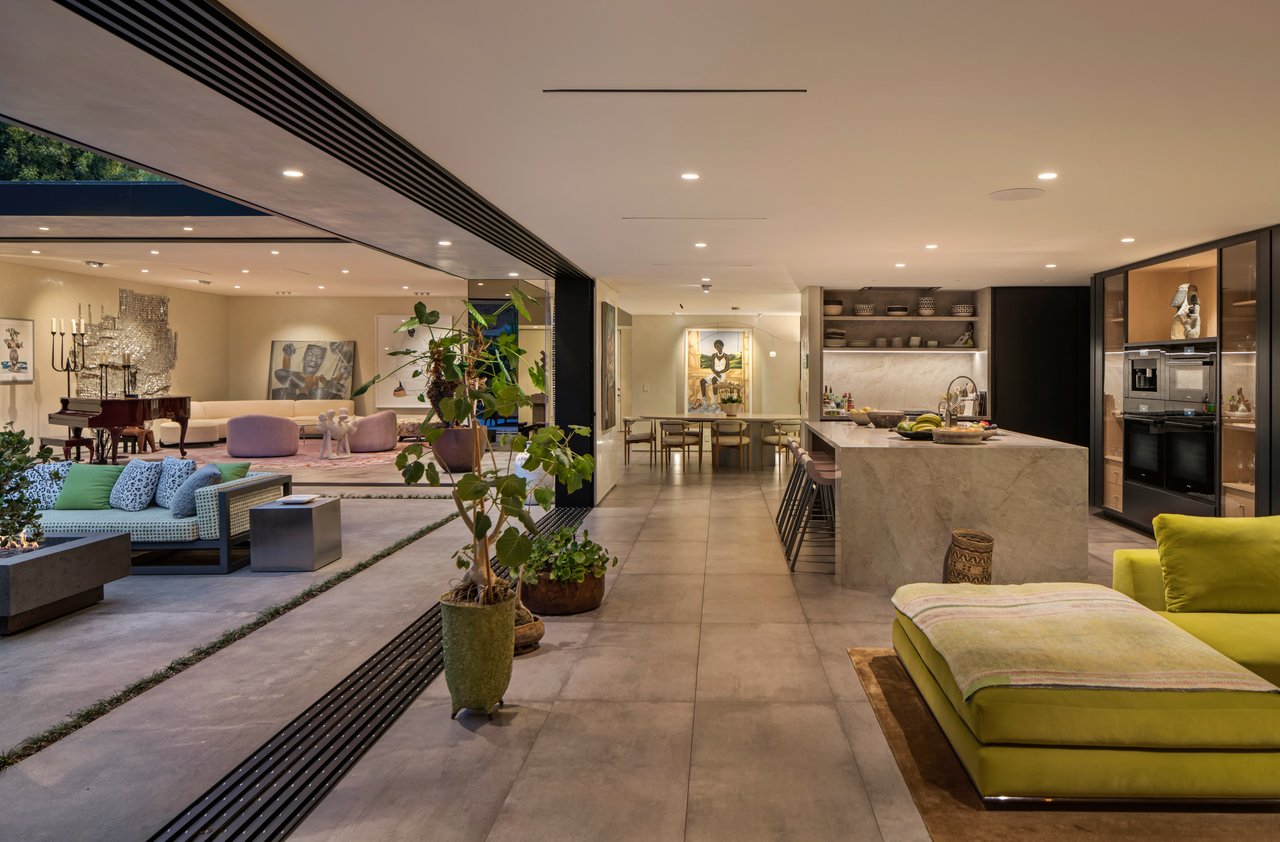 1087 Moraga Dr, Bel Air