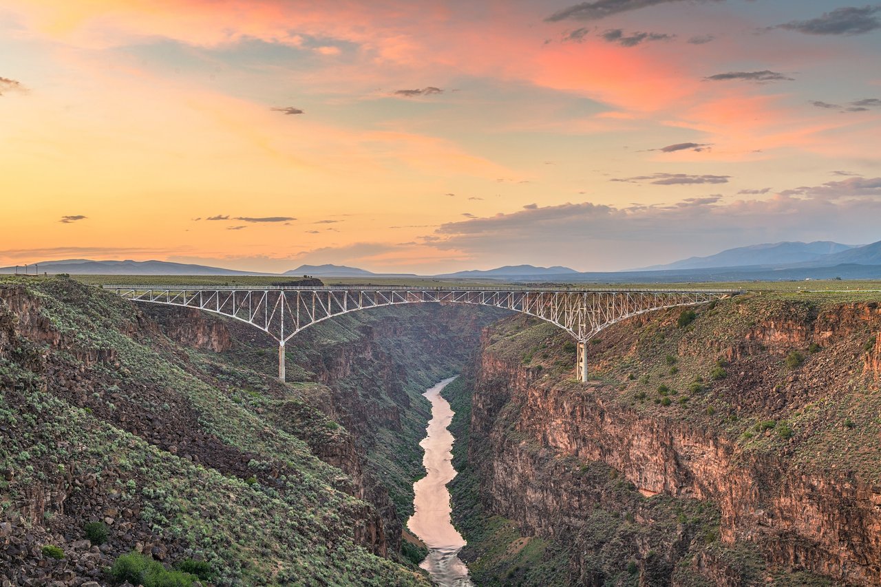 SPIRIT OF THE WEST : LIFE IN TAOS