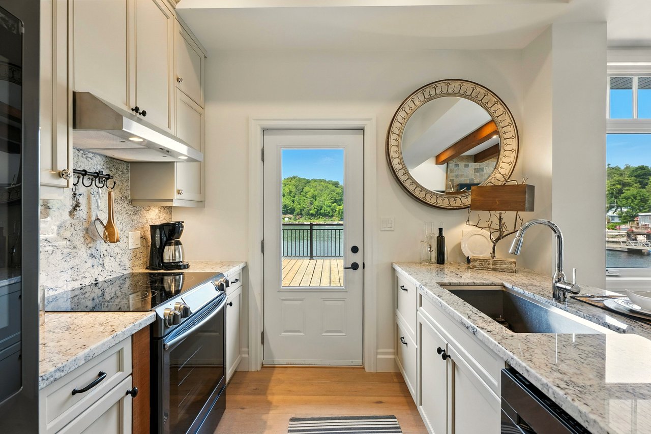 #205 - 97C JOSEPH STREET