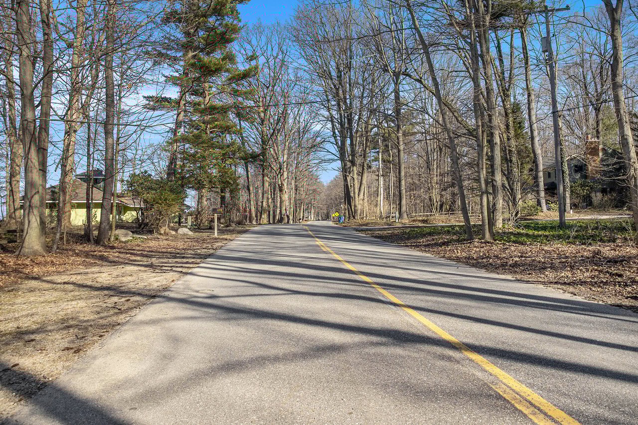 2578 2576, 2572 Lakeshore Drive