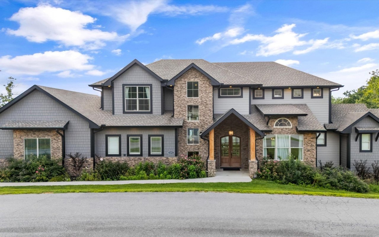 Wallace Luxury Spotlight | 3093 Smoky Bluff Trail Sevierville, TN 37862