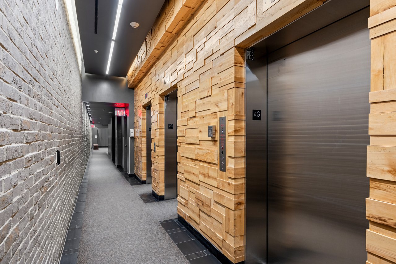 210 Simcoe Street Suite 607