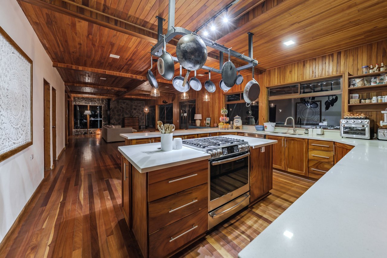 Eco Luxury Estate in Monteverde with Panoramic Gulf Views & Flat Land