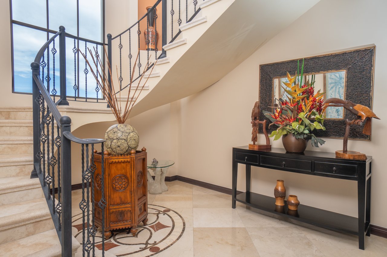 Casa Loro - Luxury Estate