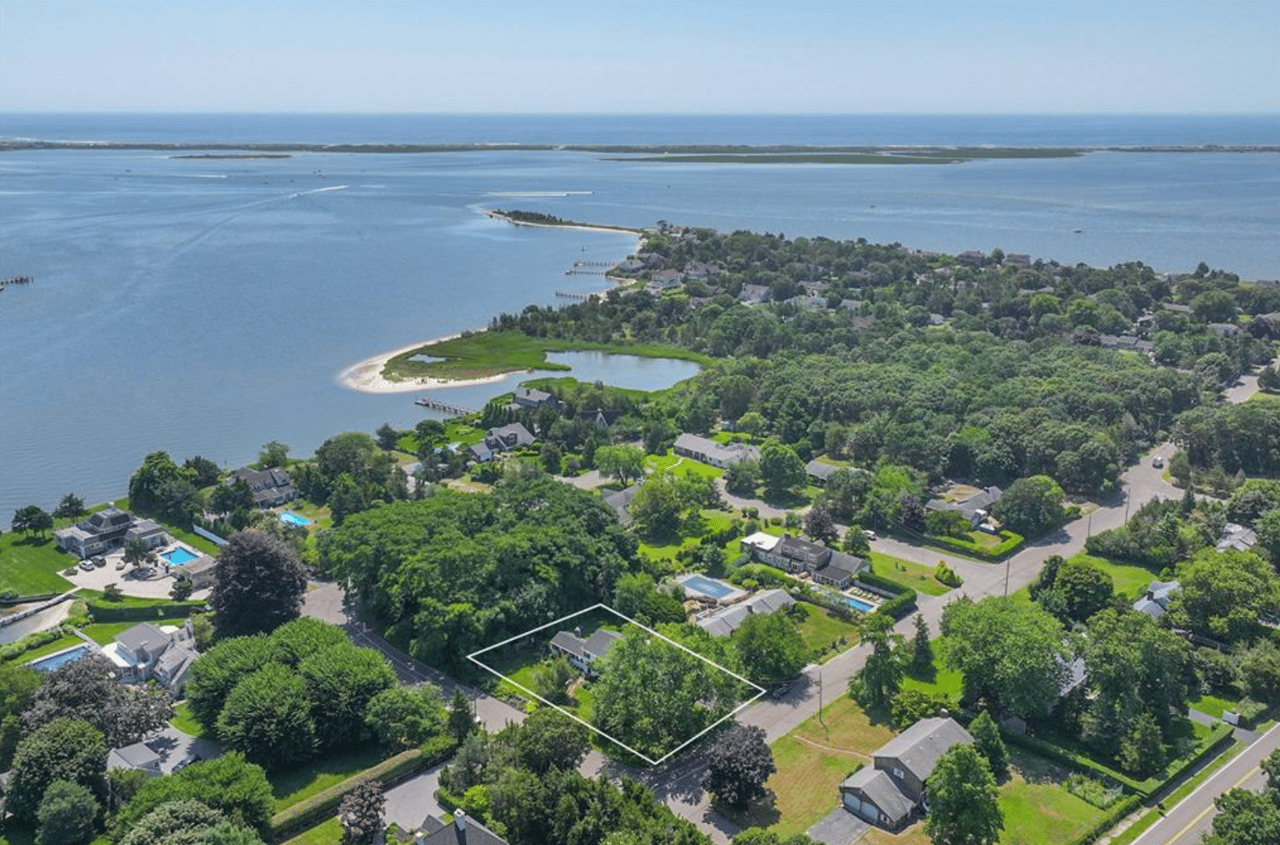 4 Hampton Harbor Road, Hampton Bays