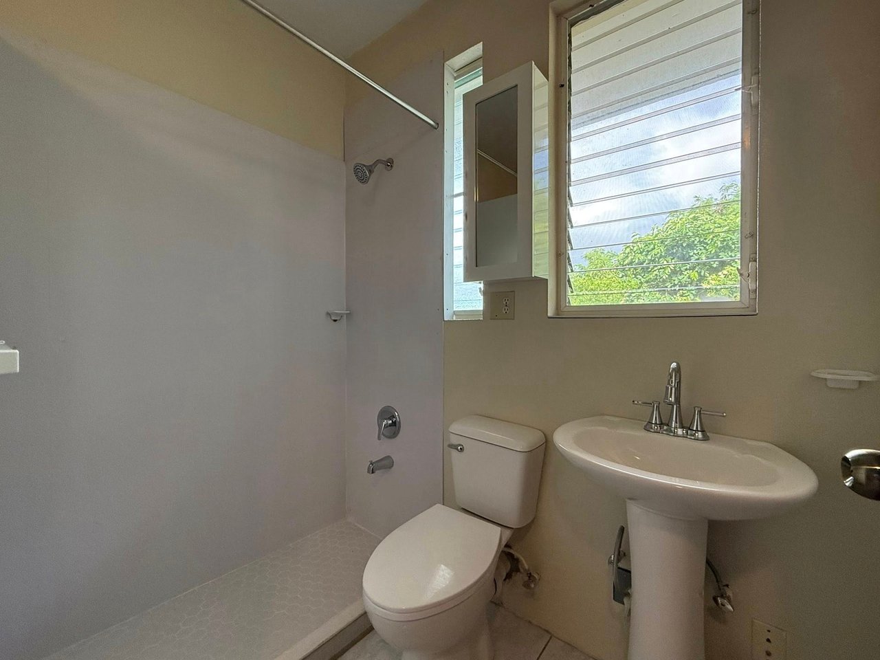 1076 Lambert 2 Bedroom Apartment