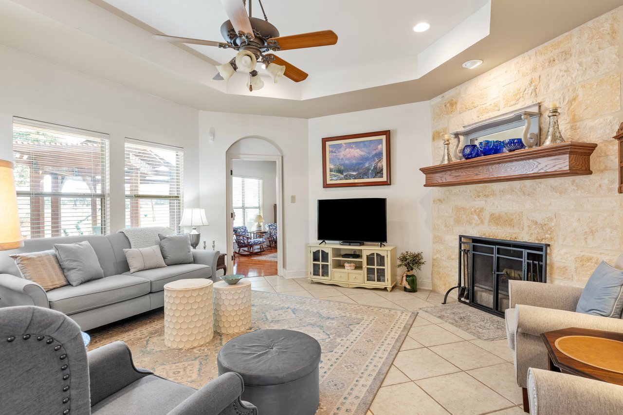 156 Northview Ln, Fredericksburg, TX