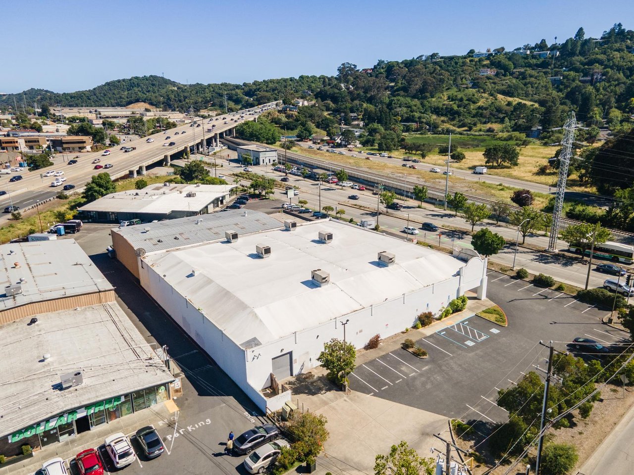 Retail Building For Lease 