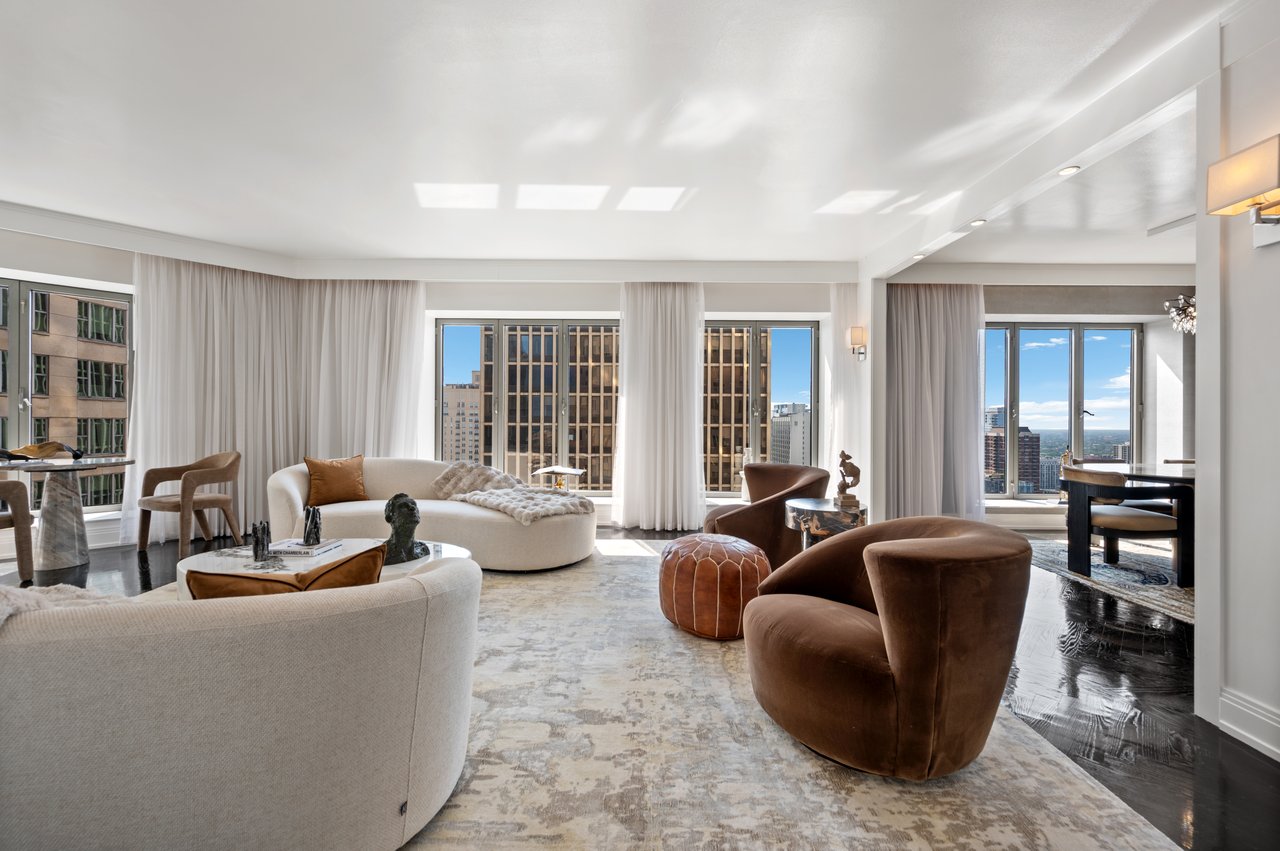 950 N Michigan Ave #2704