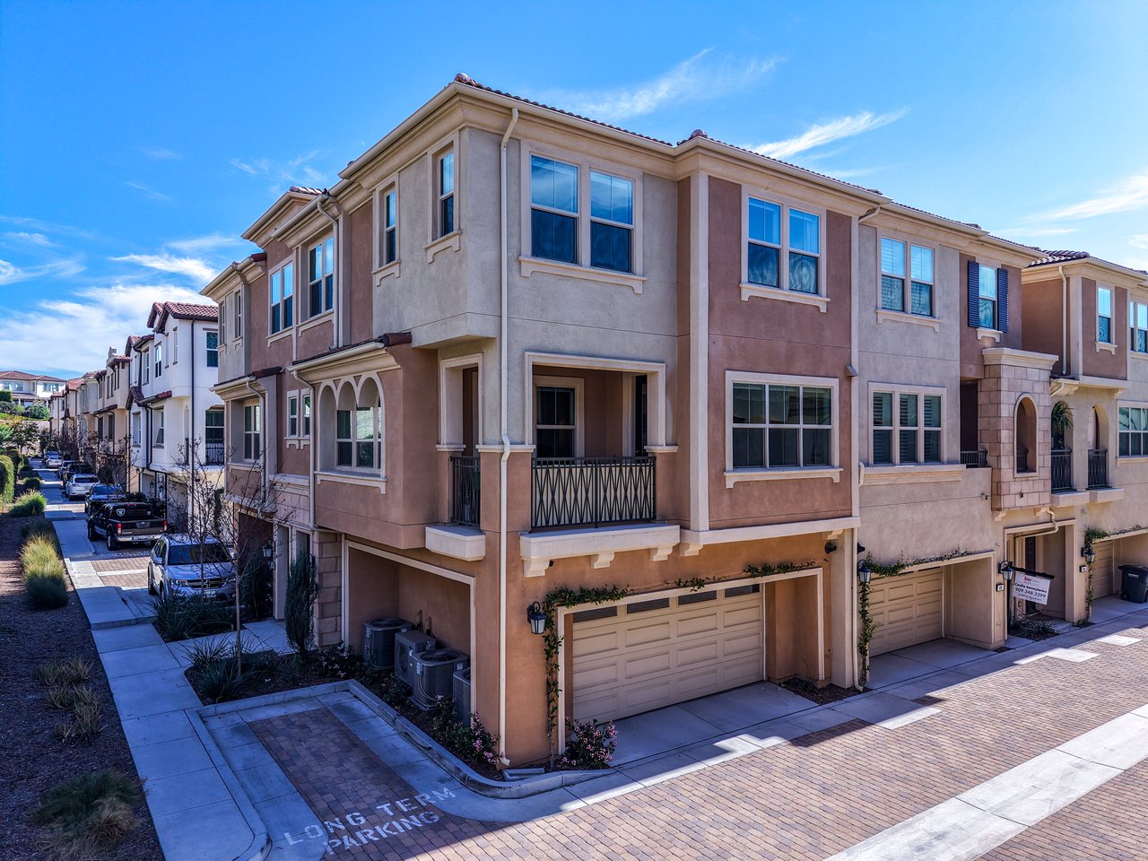 608 White Oaks, Lake Forest