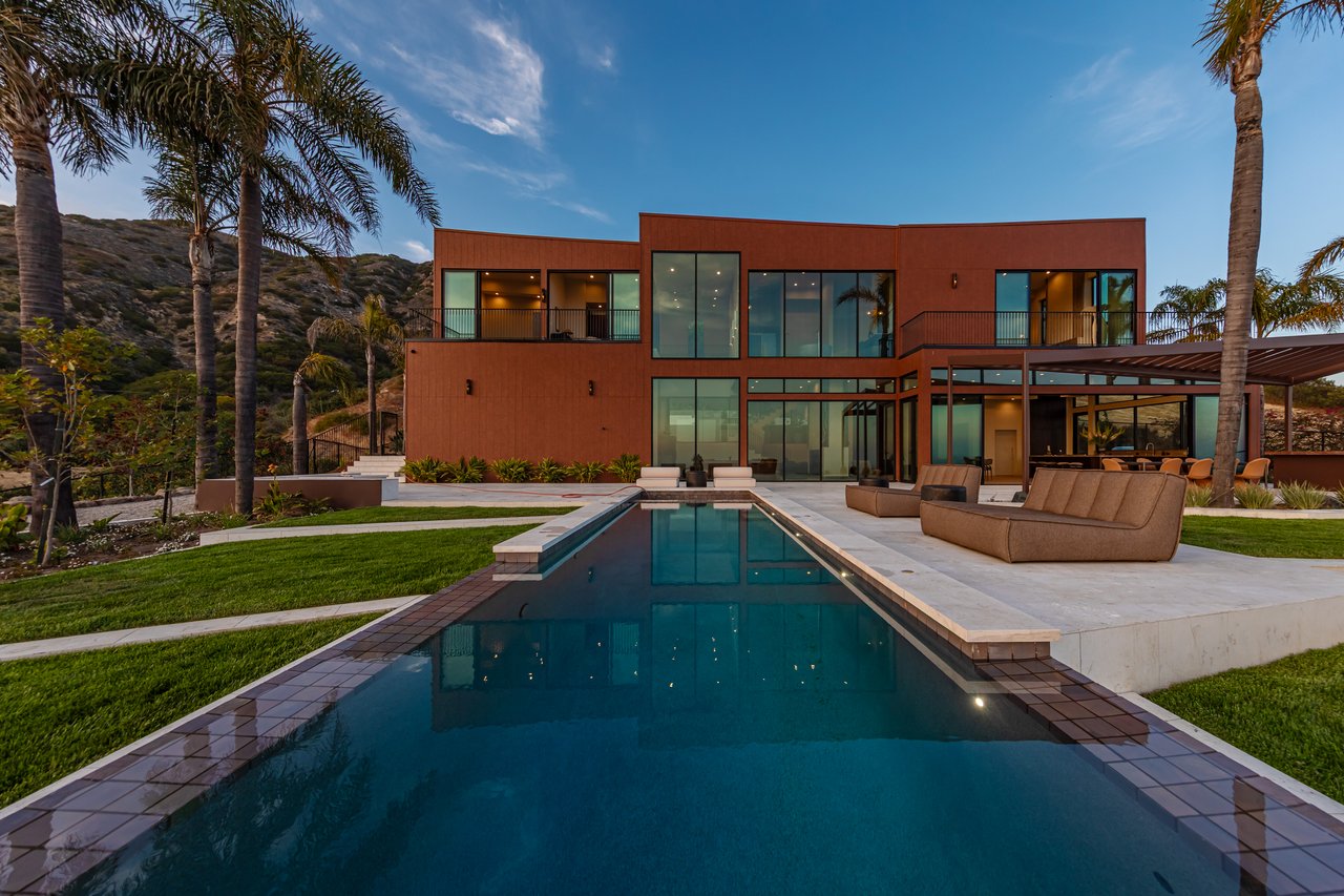 4346 Avenida De La Encinal