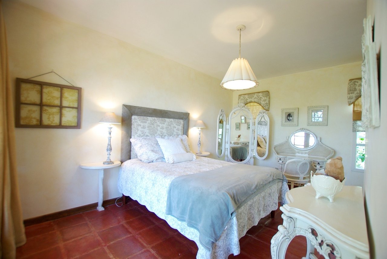 Fully Furnished Provenzal Estate