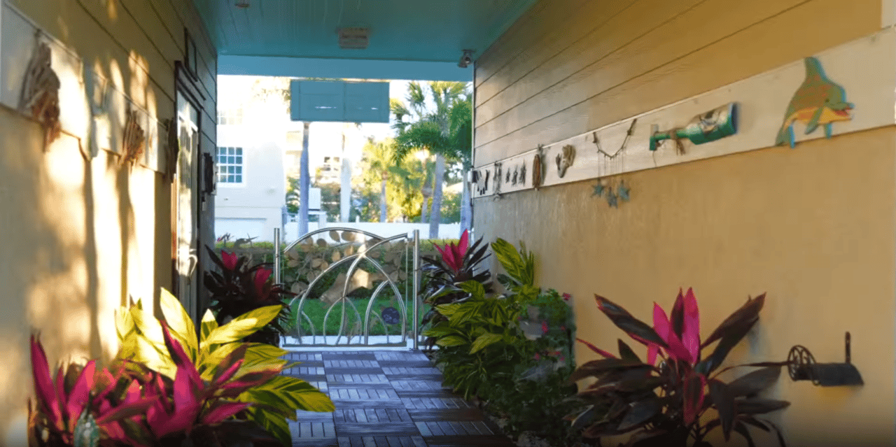 125 Burns Rd - Terra Ceia, FL