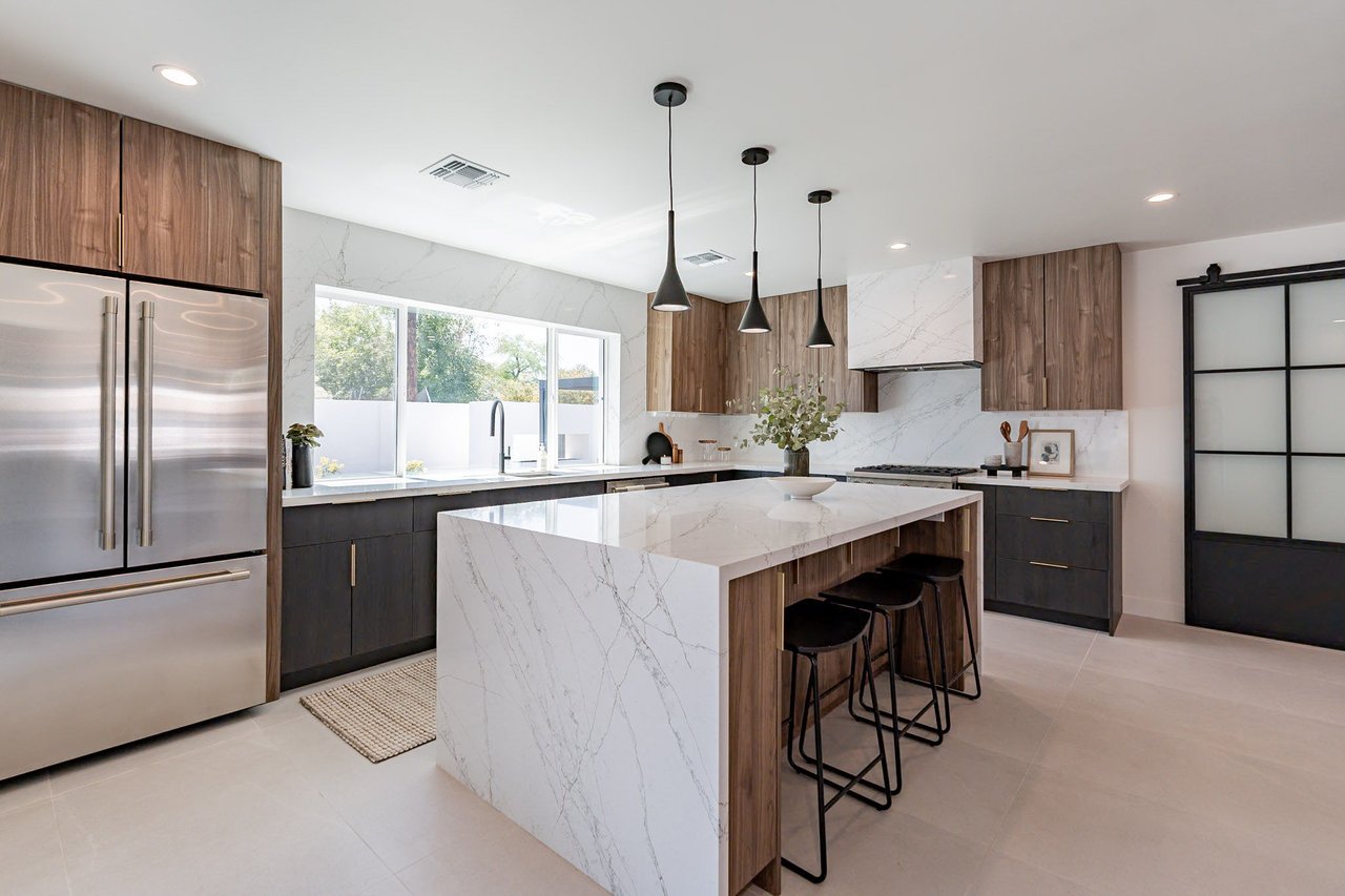 3016 N 84TH Place