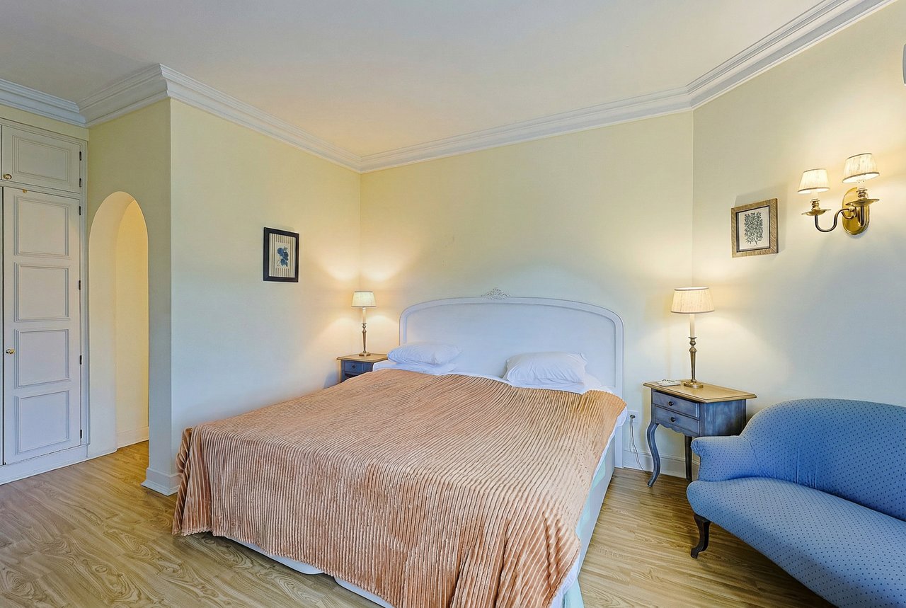 Spacious 8+2-Bedroom Villa with Pool for Rent in Cascais