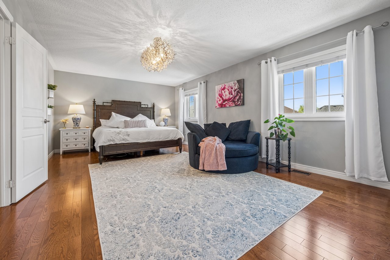 2283 Briargrove Circle, Oakville, ON