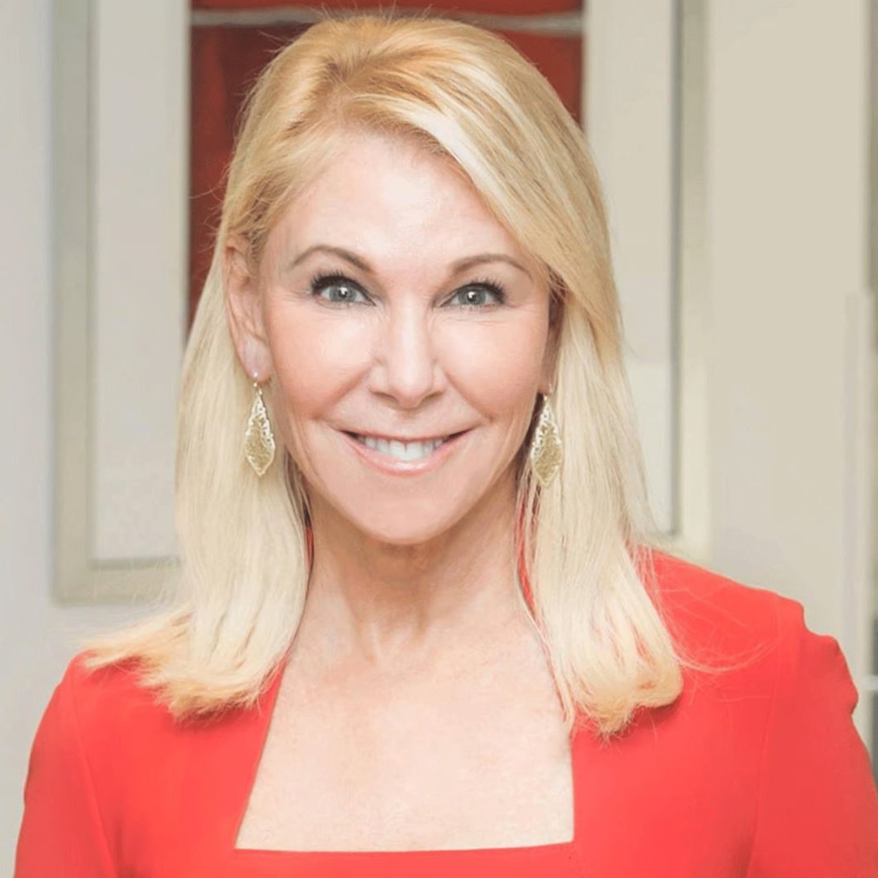 Terri Tiffany San Francisco, CA Real Estate Agent Headshot